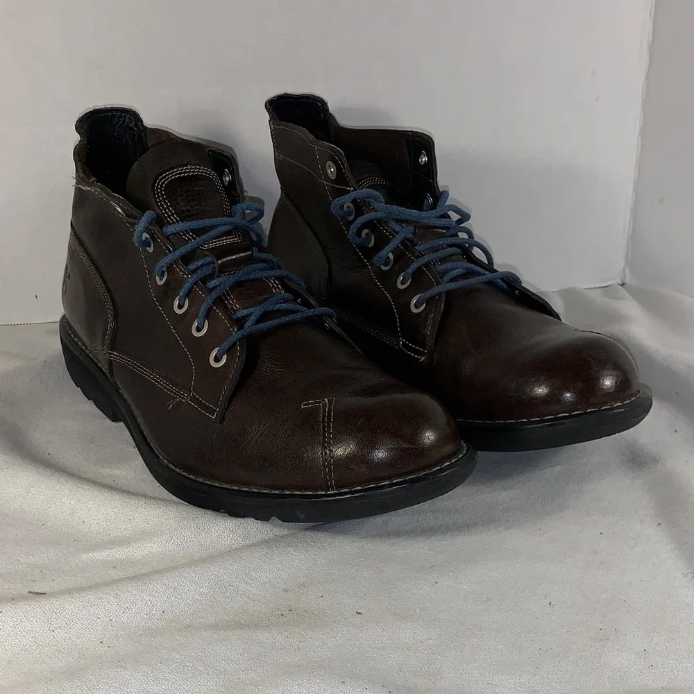 Timberland Brown Leather Chukka Boots with Blue Laces